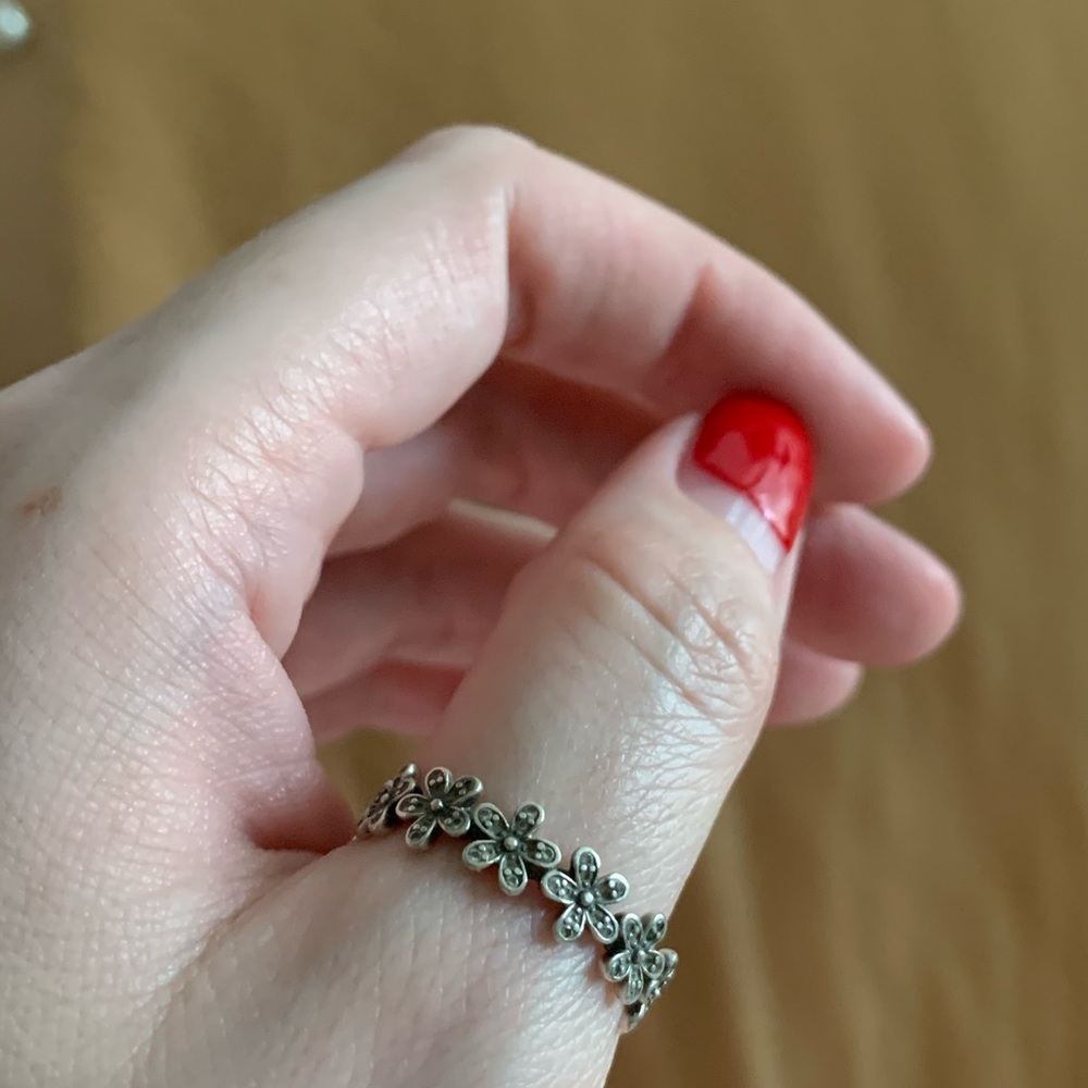 Pandora Daisy band